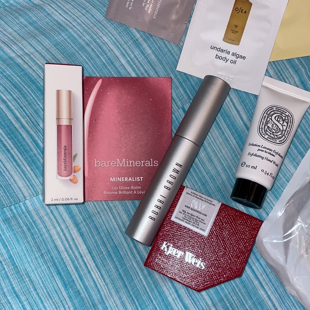 NWT MAKEUP LOT DELUXE SAMPLES - Picture 4 of 7